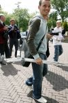 Amsterdam 6 juni 2006
Vertrek Nederlands elftal vanaf het hilton in Amsterdam naar WK.
Wesley sneijder met krukken