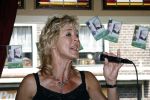 Volendam 12 juni 2007
Surprise feestje Annie Schilder in cafe Centraal. Annie met haar zoon en dochter