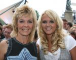 Tilburg, 12 Juni 2007
TROS Zomertoer op de Heuvel
Anny Schilder      
Annie Schilder met Monique Smit