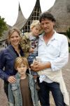 Kaatsheuvel 17 juni 2007
Bn ers in de efteling. Babette v Veen met Bas Westerweel en kinderen