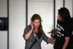 Schiphol 6 juni 2007
Thiery Duval Belinda Meuldijk en haar moeder op schiphol. Ze gaan naar haar vader toe die 85 jaar oud wordt in Spanje. Ze krijgen over de telefoon te horen dat ze de rechtzaak tegen prive gewonnen hebben. Thiery draagt t shirt met naam advocaat.