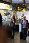 Schiphol 6 juni 2007
Thiery Duval Belinda Meuldijk en haar moeder op schiphol. Ze gaan naar haar vader toe die 85 jaar oud wordt in Spanje. Ze krijgen over de telefoon te horen dat ze de rechtzaak tegen prive gewonnen hebben. Thiery draagt t shirt met naam advocaat.
