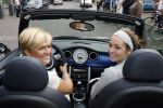 Vlijmen en Loon op Zand 18 juni 2007
Cabrio Rally van Beau monde . Caroline Tensen met Lotte in mini cooper cabrio