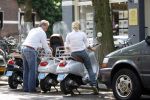 Amsterdam 2 juni 2007
Connie Breukhoven met Hans  op terras en daarna op vespa scooter