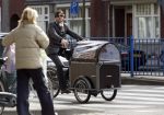 Amsterdam 12 mei 2007
Edwin de Roy v Zuijdewijn met hond in bakfiets.