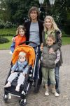 Kaatsheuvel 17 juni 2007
Bn ers in de efteling. Elle v Rijn met kaja Wolfers en kinderen