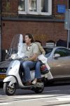Amsterdam 2 juni 2007
Gallyon v Vessem met haar nieuwe vriend op terras en vespa scooter.