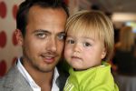 Ouderkerk aan de Amstel 24 mei 2007
Geert Hoes met zijn zoon Robijn en vriendin Manuela bij presentatie kinderkleding lijn Lief van Geert Hoes.