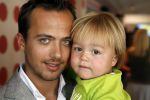 Ouderkerk aan de Amstel 24 mei 2007
Geert Hoes met zijn zoon Robijn en vriendin Manuela bij presentatie kinderkleding lijn Lief van Geert Hoes.