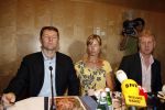 Amsterdam 7 juni 2007
De ouders van de ontvoerde Madeleine Mc Cann geven persconferentie in het Hilton. Gerry en Kate Mc Cann zijn op doorreis in Europa om overal aandacht te krijgen voor de ontvoering.
Peter Smulders bv