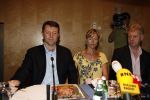 Amsterdam 7 juni 2007
De ouders van de ontvoerde Madeleine Mc Cann geven persconferentie in het Hilton. Gerry en Kate Mc Cann zijn op doorreis in Europa om overal aandacht te krijgen voor de ontvoering.