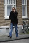 Amsterdam 11 mei 2007
Gijs Staverman gaat met een vrouw naar een winkelpand kijken. Gijs met gsm