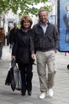 Amsterdam 12 mei 2007
Gordon winkelend op de pc hooftstraat met Christine Kroonenberg . Op straat kwam hij 4 dames tegen met by Gordon shirts.