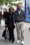 Amsterdam 12 mei 2007
Gordon winkelend op de pc hooftstraat met Christine Kroonenberg . Op straat kwam hij 4 dames tegen met by Gordon shirts.