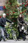Amsterdam 11 mei 2007
Wessel v Diepen met Irene v d Laar achter de knderwagen in Amsterdam.