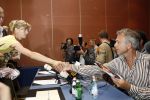 Amsterdam 7 juni 2007
De ouders van de ontvoerde Madeleine Mc Cann geven persconferentie in het Hilton. Gerry en Kate Mc Cann zijn op doorreis in Europa om overal aandacht te krijgen voor de ontvoering. Jaap Jongbloed