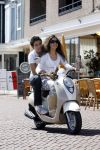 Volendam 20 juni 2007
Jan Smit en Yolanthe Cabau v Kasbergen  op scooter op de dijk