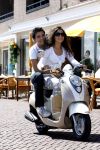 Volendam 20 juni 2007
Jan Smit en Yolanthe Cabau v Kasbergen  op scooter op de dijk