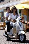 Volendam 20 juni 2007
Jan Smit en Yolanthe Cabau v Kasbergen  op scooter op de dijk