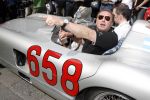 Brescia 17 mei 2007
Start van de 80e mille miglia. State of art is daar een van de sponsors. Jochem Mass in de mercedes 300 slr waarmee Stirling Moss het record heeft  gereden