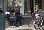 Amsterdam 12 mei 2007
Schrijver Kluun met zijn 2 dochters op de fiets in Amsterdam zuid.