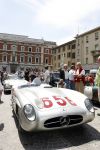 Brescia 17 mei 2007
Start van de 80e mille miglia. State of art is daar een van de sponsors.  Mercedes 300 slr. In deze wagen heeft Stirling Moss het snelste de mille miglia gereden