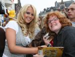 Tilburg, 12 Juni 2007
TROS Zomertoer op de Heuvel
Monique Smit met fans