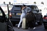 Schiphol 20 juni 2007
Rossana Lima zwanger brengt haar vriend Patrick Kluivert naar Schiphol. Patrick gng naar Dubai voor een voetvolley tournooi.