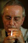 Utrecht 23 mei 2007
Advocaat Piet Doedens met sigaret op zijn kantoor.