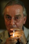 Utrecht 23 mei 2007
Advocaat Piet Doedens met sigaret op zijn kantoor.