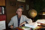 Utrecht 23 mei 2007
Advocaat Piet Doedens met sigaret op zijn kantoor.