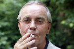 Utrecht 23 mei 2007
Advocaat Piet Doedens met sigaret op zijn kantoor.
