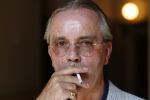 Utrecht 23 mei 2007
Advocaat Piet Doedens met sigaret op zijn kantoor.