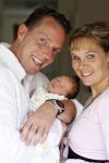 Capelle aan de Ijssel 12 juni 2007
Rob Geus met zijn vrouw en hun baby / dochter Esmee.