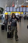 Schiphol 6 juni 2007
Thiery Duval Belinda Meuldijk en haar moeder op schiphol. Ze gaan naar haar vader toe die 85 jaar oud wordt in Spanje. Ze krijgen over de telefoon te horen dat ze de rechtzaak tegen prive gewonnen hebben. Thiery draagt t shirt met naam advocaat.