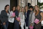Naarden 21 mei 2007
Presentatie boek Supermom's stijlgids van Vivian Ewbank Reijs in het Arsenaal. Vivian Met Quinty Trustfull Anouk Smulders Vivian Slingerland Leontine Borsato Tanja Jess en Renee Vervoorn