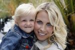 Naarden 21 mei 2007
Presentatie boek Supermom's stijlgids van Vivian Ewbank Reijs in het Arsenaal. Vivian met dochter Day