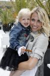 Naarden 21 mei 2007
Presentatie boek Supermom's stijlgids van Vivian Ewbank Reijs in het Arsenaal. Vivian met dochter Day