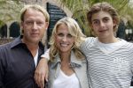 Naarden 21 mei 2007
Presentatie boek Supermom's stijlgids van Vivian Ewbank Reijs in het Arsenaal. Vivian met Broers Marc en Bobby