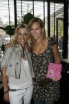 Naarden 21 mei 2007
Presentatie boek Supermom's stijlgids van Vivian Ewbank Reijs in het Arsenaal. Vivian met de zwangere Tanja Jess