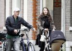 Amsterdam 11 mei 2007
Wessel v Diepen met Irene v d Laar achter de kinderwagen in Amsterdam.