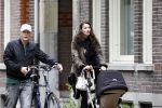 Amsterdam 11 mei 2007
Wessel v Diepen met Irene v d Laar achter de kinderwagen in Amsterdam.