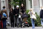 Amsterdam 11 mei 2007
Wessel v Diepen met Irene v d Laar achter de kinderwagen in Amsterdam.