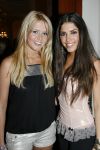 Amsterdam 15 mei 2007
Yolanthe Cabau v Kasbergen en Monique Smit bij de fhm verkiezing babe v h jaar.