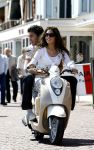 Volendam 20 juni 2007
Jan Smit en Yolanthe Cabau v Kasbergen  op scooter op de dijk
