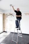 Vlaardingen 2 april 2009
Aad v Toor aan het klussen in zijn nieuwe appartement.
Peter Smulders bv