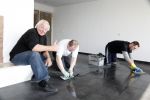Vlaardingen 2 april 2009
Aad v Toor aan het klussen in zijn nieuwe appartement.
Peter Smulders bv