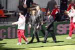 Amsterdam 10 mei 2009
Ajax-fc twente in de arena. De harde kern ajax supporters komt de eerste helft niet kijken en heeft spanddoeken opgehangen om te protesteren tegen het beleid bij ajax. Adri Koster kampioen met het 2e elftal
Peter Smulders bv