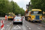 Apeldoorn, 8 Mei 2009
Speciale Herdenkingsdienst voor de slachtoffers van de ramp op Koninginnedag
Veel Politie, overal afzettingen met grote betonblokken.
Afzetting bij de Naald in Apeldoorn
Foto Peter Smulders