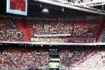 Amsterdam 10 mei 2009
Ajax-fc twente in de arena. De harde kern ajax supporters komt de eerste helft niet kijken en heeft spanddoeken opgehangen om te protesteren tegen het beleid bij ajax.
Peter Smulders bv